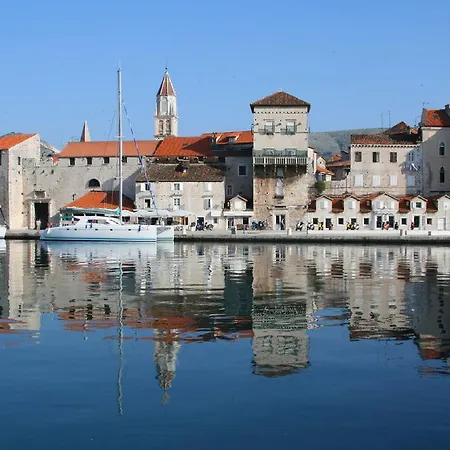 Apartment Cozy Place On The Beach Trogir