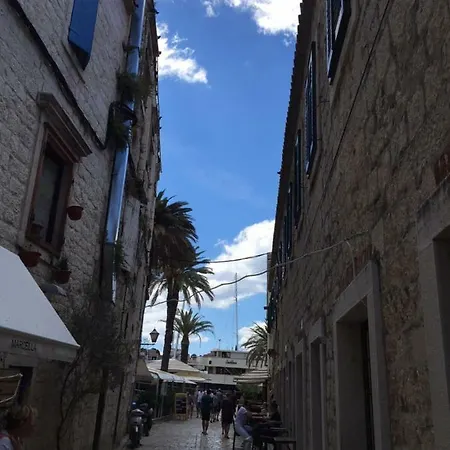Apartment Cozy Place On The Beach Trogir
